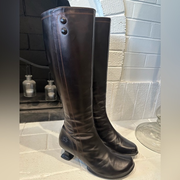 Fluevog EXCELLENT Wearever Hvala tall black boot w/ buttons - size 7.5 - Picture 2 of 16